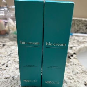 Neocutis BIO CREAM Overnight Smoothibg Cream.